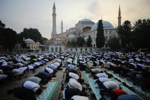 نماز عید قربان در مسجد محمد الأمین در مرکز بیروت