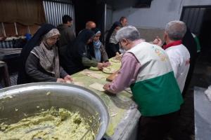 پذیرایی از شهروندان در موکب مسجد عابدینیه سمنان به مناسبت دهه کرامت