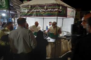 پذیرایی از شهروندان در موکب مسجد عابدینیه سمنان به مناسبت دهه کرامت