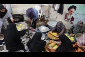 آماده‌سازی ۲ هزار  قرص نان سنتی گولاچ توسط بانوان بسیجی در سمنان